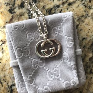 Gucci interlocking G silver pendant necklace